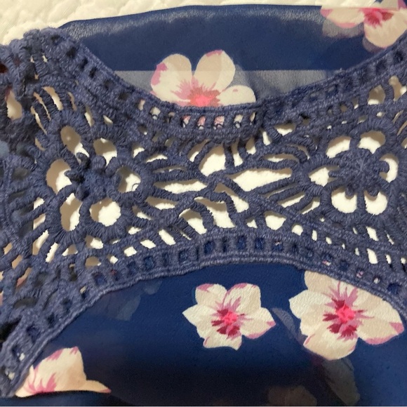 Candie's Blue Embellished Cap Sleeve Blouse | Size XS | Crochet Detail - Picture 9 of 9